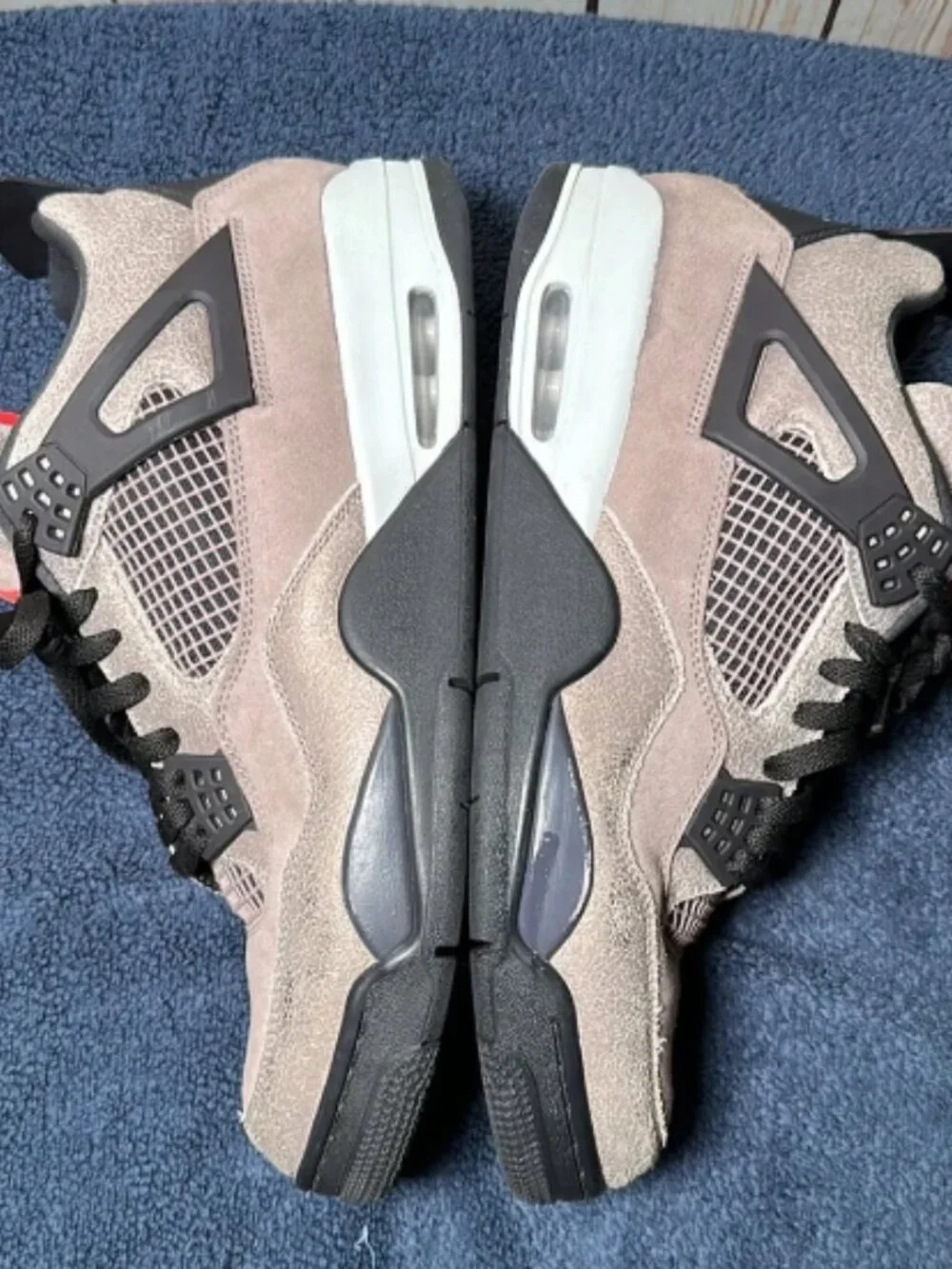 Air Jordan 4 ‘Taupe Hase’